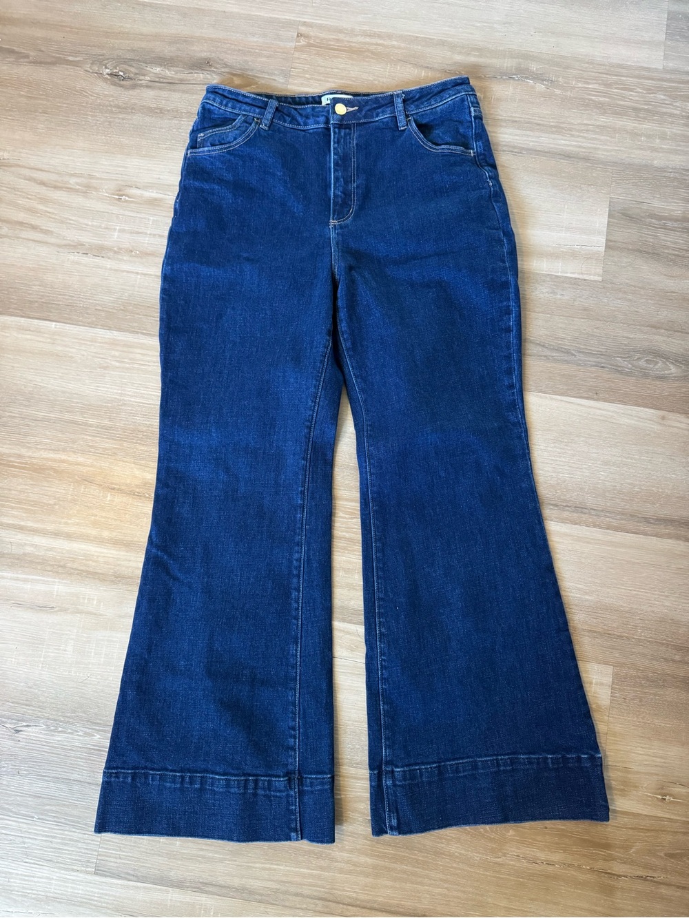 Rolla’s Dark Blue Flares size 32